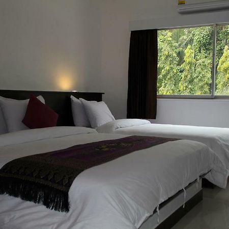 Sri Chumphon Hotel Exterior photo